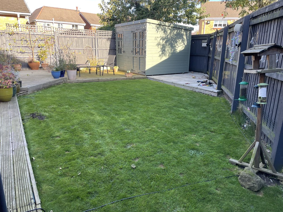 Daveconway123's tweet photo. Neater
#ShortBackAndSides
#TangleBush
#DavesSaturdayJobs https://t.co/6PUIXGLgya