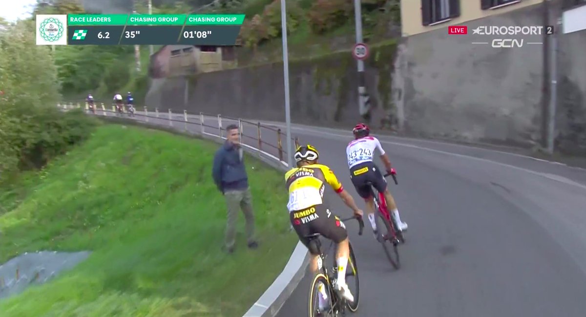 cicco_fr's tweet photo. Trop généreux dans l'effort... 🥲

Giulio est maintenant distancé après les attaques des ratons.

#CiccoTime #iLombardia https://t.co/Uy6MWdaLks