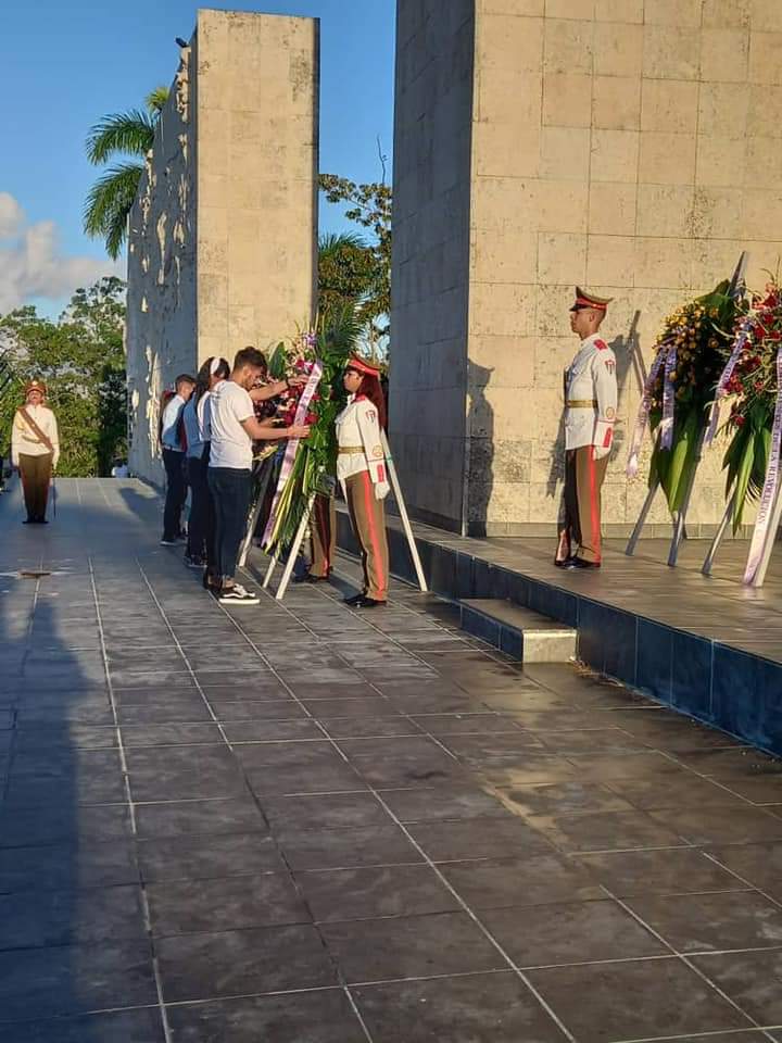 El mejor homenaje. El diario cumplimiento del deber...
Le rendimos tributo a nuestro Comandante Guevara, desde #ARCOSVaradero, #Matanzas y #CardenasEnVictoria
#HastaSiempreChe  
<a href="/SuselyMorfaG/">Susely Morfa González</a> <a href="/mariofsabines/">Mario Sabines Lorenzo</a> <a href="/GonzalesImbert/">Antonio Víctor Gonzáles Imbert</a>