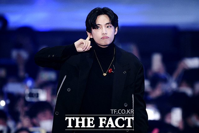 BTS V THAILAND tweet media