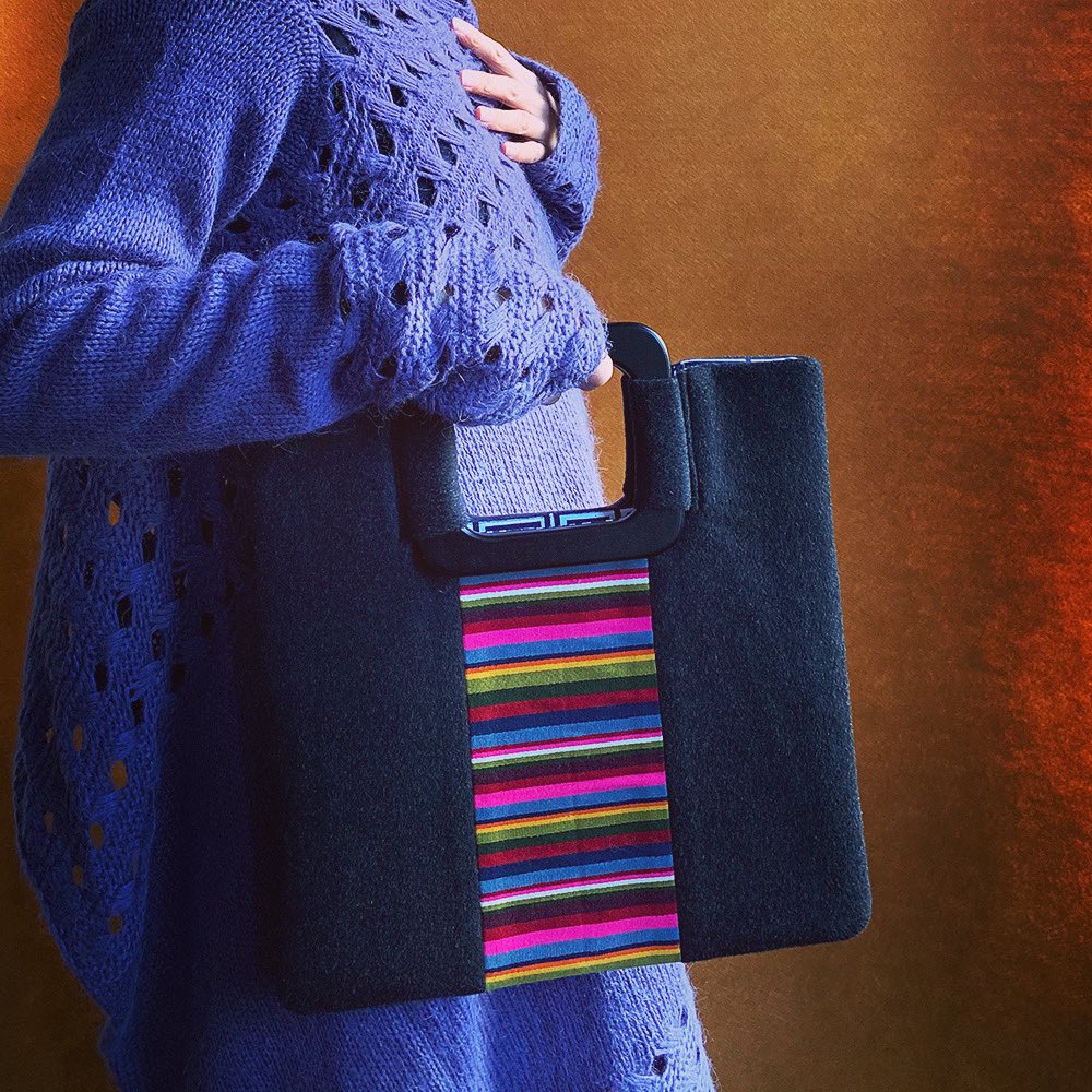 suzhou_cobblers's tweet image. Wool squares handle bag from Suzhou Cobblers.

#earthycolors #woolpurse #tranditionalbag #casualbag #winterbag #woolbag #tibetanbag #oneonly #woolyarn #handmadebag