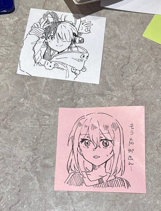 散らばる付箋 