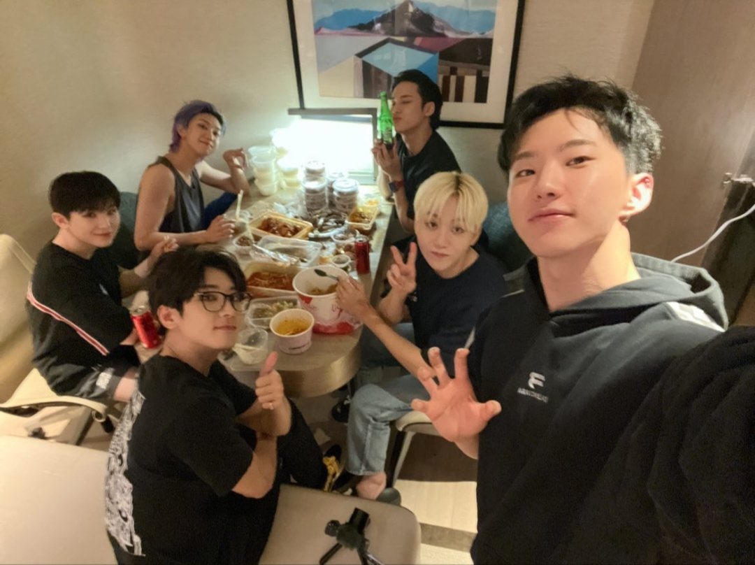 Juls On Twitter Seventeen Eating Jollibee Https t co juls-on-twitter-seventeen-eating-jollibee-https-t-co