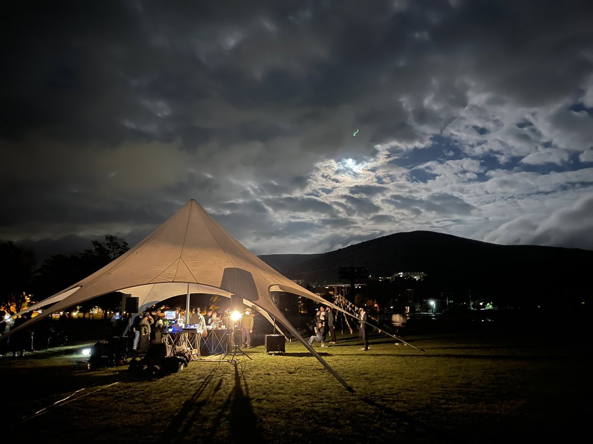 Earth_posc's tweet photo. #アニソンWOODSTOCK お疲れ様でした!Lake Side Stageで音響しておりました。イベント全体の熱量に高さに圧倒。自分は散歩以外はほとんどレイクサイドにいましたが、雰囲気の良さと皆の高まりがもの凄かった!#NEXO #EARTHSOUND https://t.co/LhHmQqcsnH