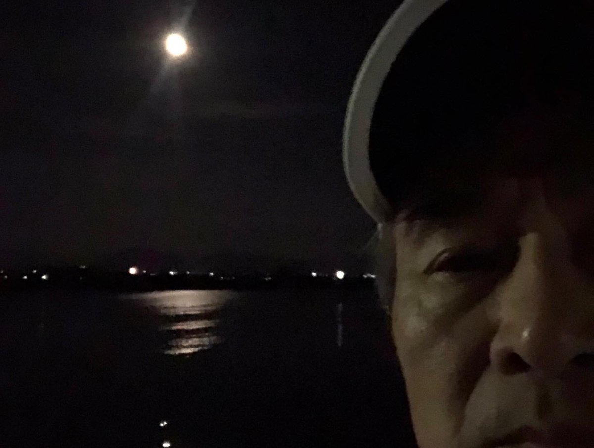 abe18997433's tweet photo. 月がとっても青いので～
十三夜　栗名月のお月見
出羽大橋からの最上川の川面に映る
月見ラン

#志幡
#酒田市
#日本料理
#山居倉庫
#テイクアウト
#弁当
#山形県
#人参の飾り切り　
#食の都庄内
#庄内たび https://t.co/vxTFep4FRQ