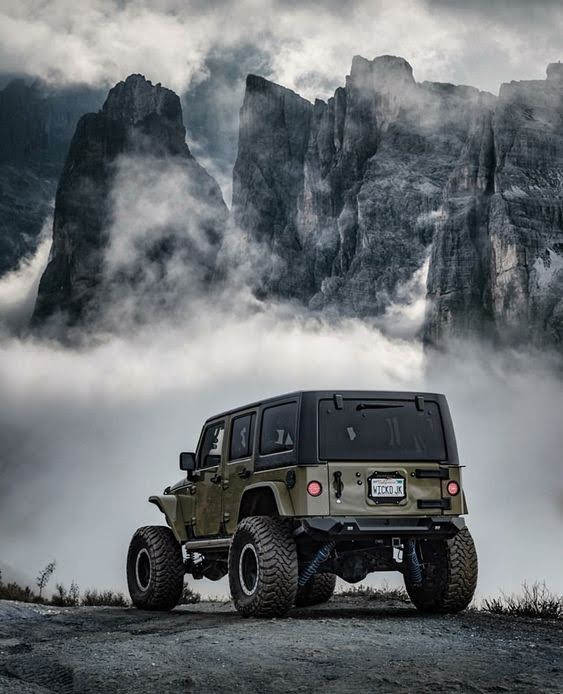 Thejeepboss's tweet photo. Good morning jeepers. Get out and have a wicked adventure today. Keeper upright out there. ✌️ https://t.co/zcTvRPqygI