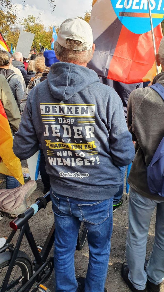 johannmartelmdb's tweet photo. Eindruck von der #Demo in #Berlin:
Denken darf jeder - warum tun es nur so wenige?
#b0810 #UnserLandZuerst #AfD #AfDDemo https://t.co/L5vKdoKK1q