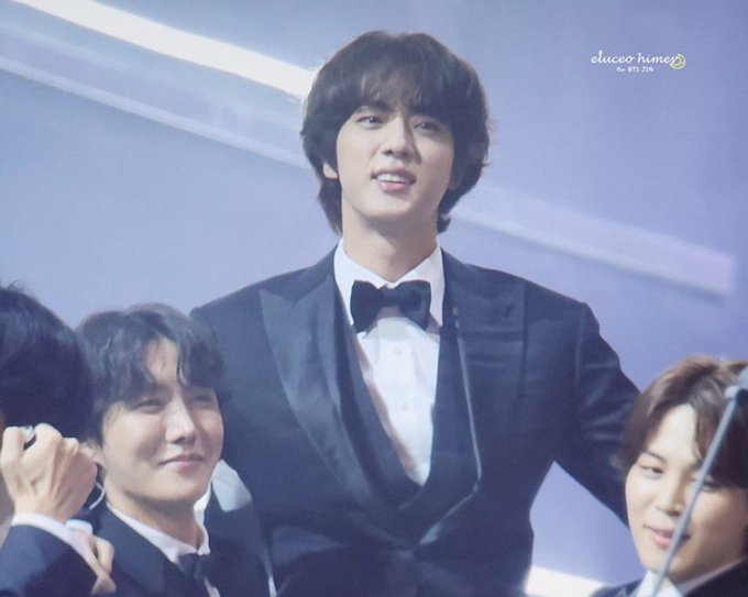 WORLDMUSICAWARD's tweet photo. #BTS' #JIN steals the show, winning his much deserved🌟Fannstar Choice Individual Award at tonight's #FACTMusicAwards, and trends at #4 &amp; #5 on Twitter Worldwide!💪🏆🇰🇷💥4⃣➕5⃣🌎❤️‍🔥👑💜
#TMAChoiceWinnerJin https://t.co/cQ6ZOan7Me