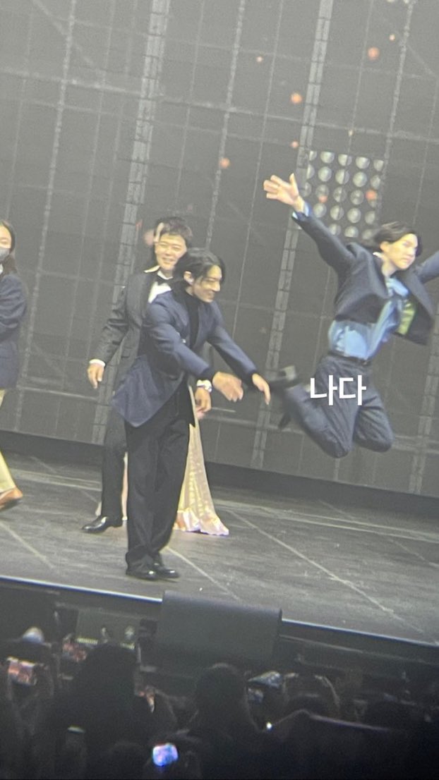 혹시 정국이가 윤기를 냅다 던진건가요???