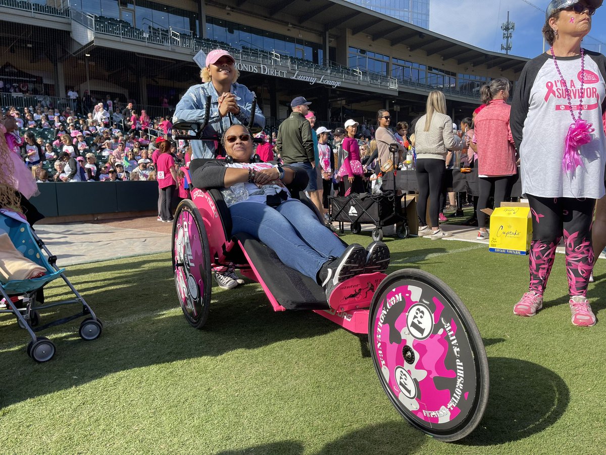 Honored to help Melissa participate in The Pink Cupcake Walk 🧁 supporting @GoJenGoTweets <a href="/MollyGrantham/">Molly Grantham</a> <a href="/WBTV_News/">WBTV News</a> #endbreastcancer