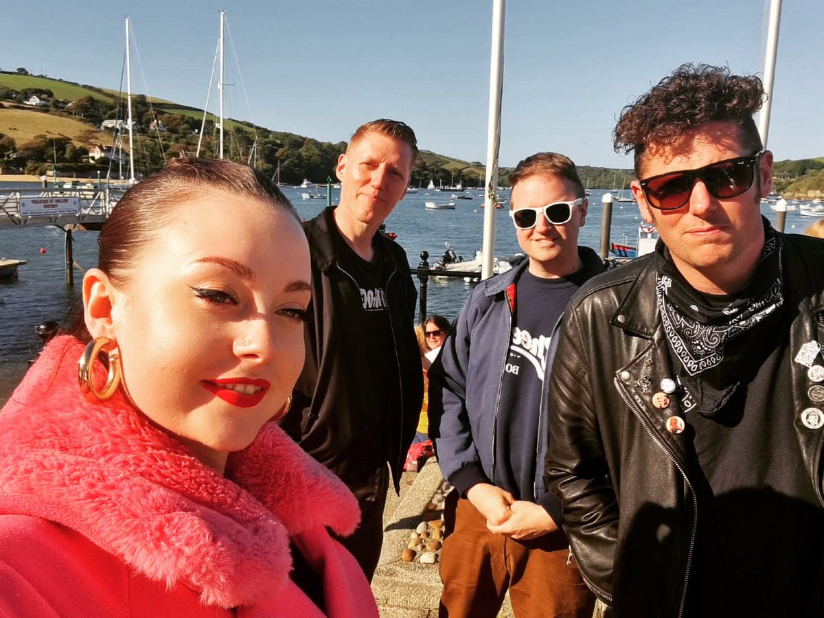 the_hawkmen's tweet photo. Salcombe Live Festival!…we are on at 5pm. The sun is out, the drinks are flowing, so come and have a shimmy.
@salcombelive
#thehawkmen #salcombelivefestival #salcombeharbour #salcombelife #whenitsgone #underyourspell #nightoutintokyo #rhythmandblues #doublebass #femalefronted https://t.co/RHlr6oBoo3