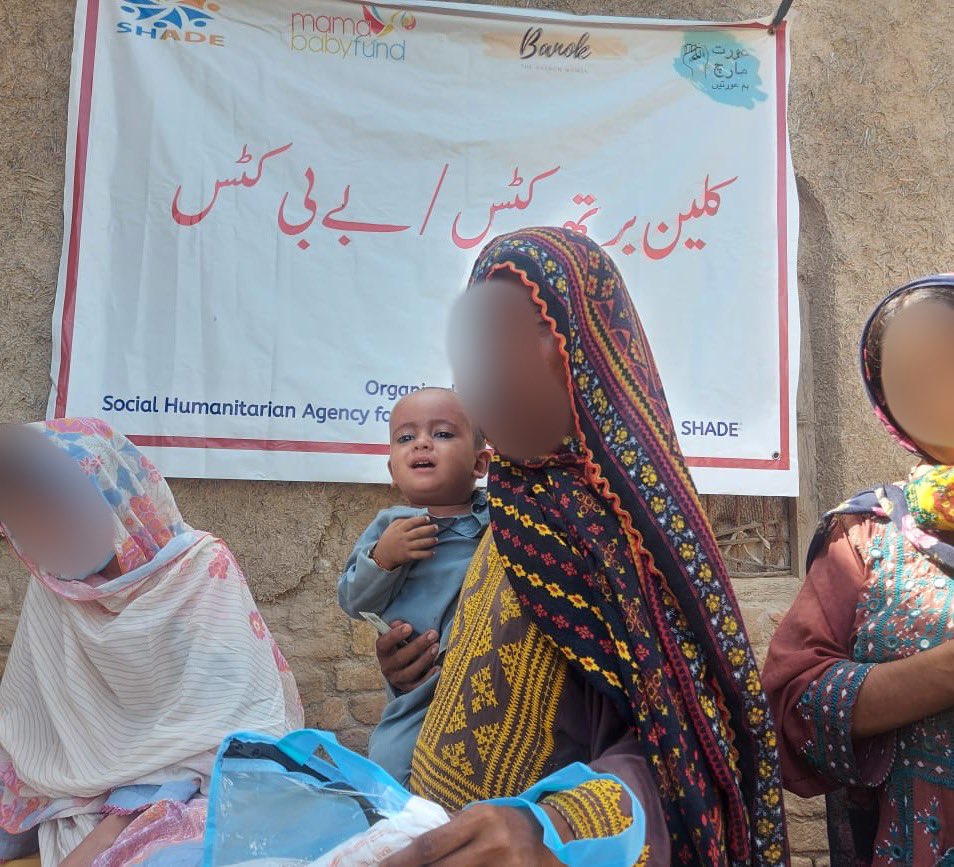 BanokW's tweet photo. The kits were distributed in Jaffarabad, Balochistan. Thanks to Hameeda Noor and SHADE for taking a step forward and reaching out to the people in need, @AuratMarchKHI for supporting the cause and most importantly Mama Baby Fund for donating these kits on our first call! https://t.co/DmNWgrV3lw