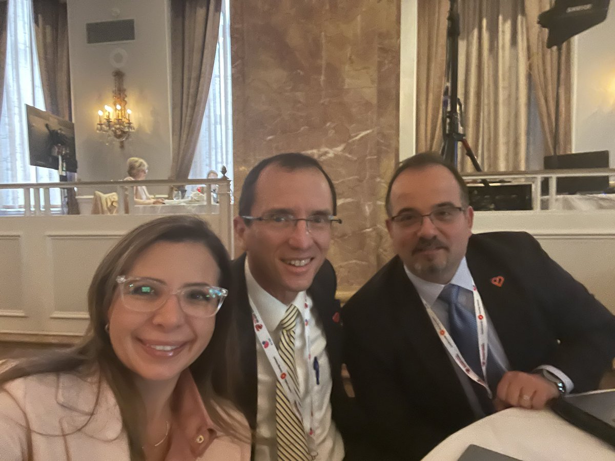 gmelendezMD's tweet photo. Great so see old friends and collaborators at #GCOS22 the #cardioOnc “bench to bedside” team #ICOS @ICOSociety https://t.co/g1oItrR0dI
