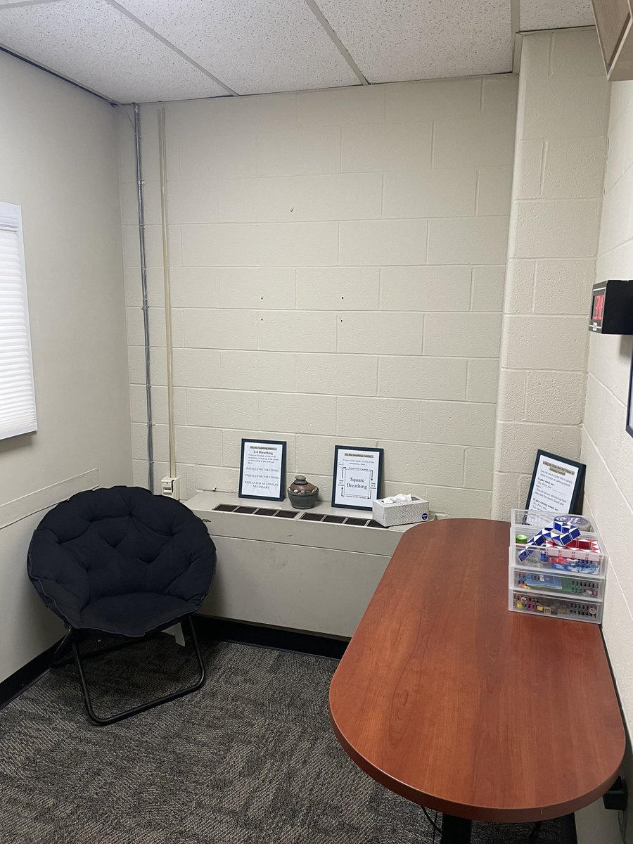 WysongScience's tweet photo. @BethHouf A1: One thing that has gone well has been our freshman advisory mentor program. We have been able to bring juniors and seniors to build community and support with our freshman. Another thing is creating our R3 Room where students can come to refocus and regulate. https://t.co/uPry2HTQPk