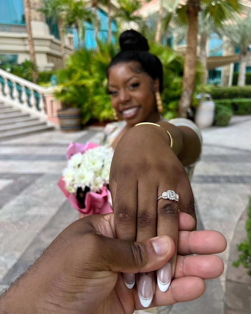 MiMiMissfit's tweet photo. A WHOLE fiancé🥹💍💍💍🤍 what is life right now … https://t.co/zX8Tiw2TTq
