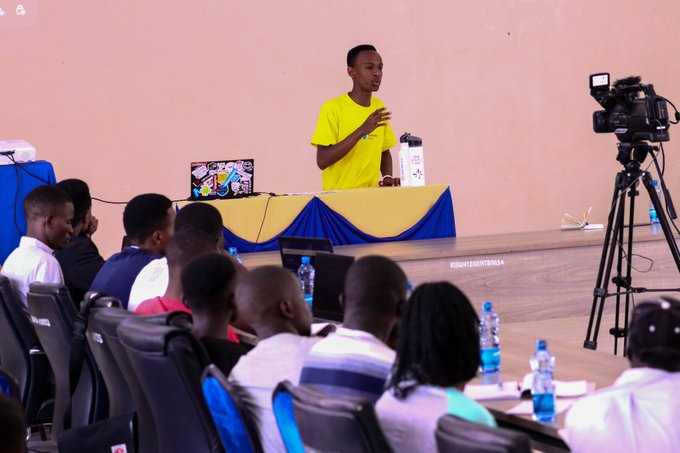 Kai_mwanyumba's tweet image. Day Well Spent ✨

Talked about Embedded Learning Challenge and #GoogleCrowdSource in Bungoma, Kenya. Lets call it Tiny ML and Diversity in ML Derby 😍

@ItsMurumba Nimeheshimu  Vibandaski za Bungoma 👌

@verma_aish @ShockerEase @Ngesa254 @robert_thas @uceeye 
#OnArm #BuildBeyond