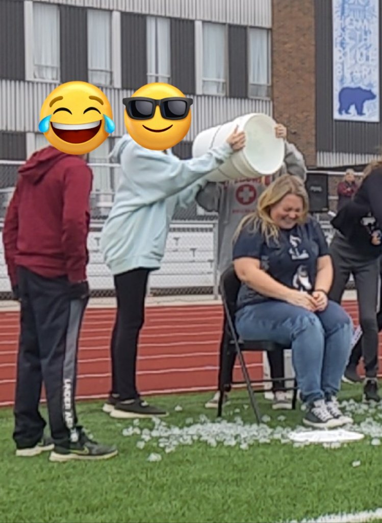 FantasticCooki2's tweet photo. Another goal met!!! For @TerryFoxCanada @MckayPublic an ice bucket challenge on a chilly fall day to kick off our Terry Fox Walk. Way to go Lions!!! https://t.co/cCsLImpLmh