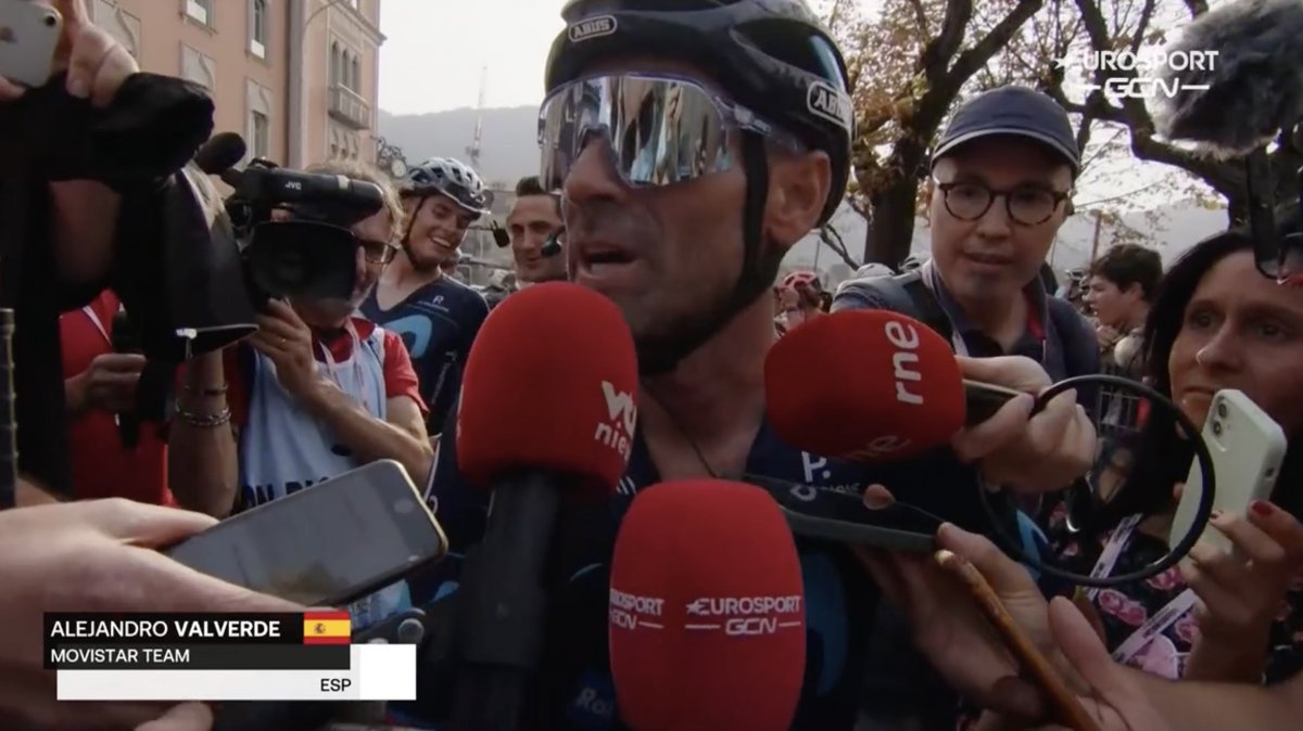 "Ilusión por el futuro; tristeza, por irme con este gran nivel; y felicidad, por el enorme trabajo que ha hecho el equipo hoy todo el día y poder luchar <a href="/EnricMasNicolau/">Enric Mas Nicolau</a> y yo hasta el final. 21 años de profesional, grandes momentos... y ahora, a disfrutar" #LaÚltimaBala