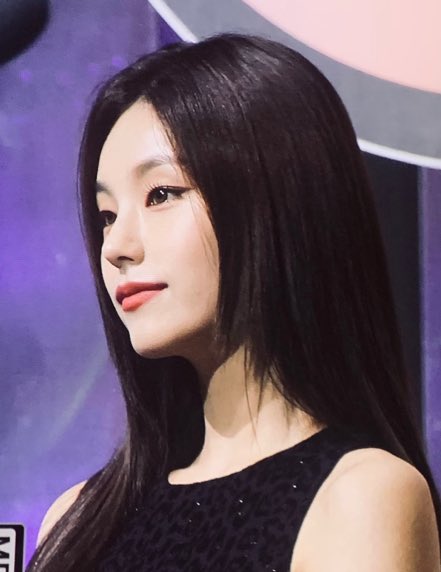 for2hwang's tweet photo. prettiest faces in kpop https://t.co/C83SUTOPcd