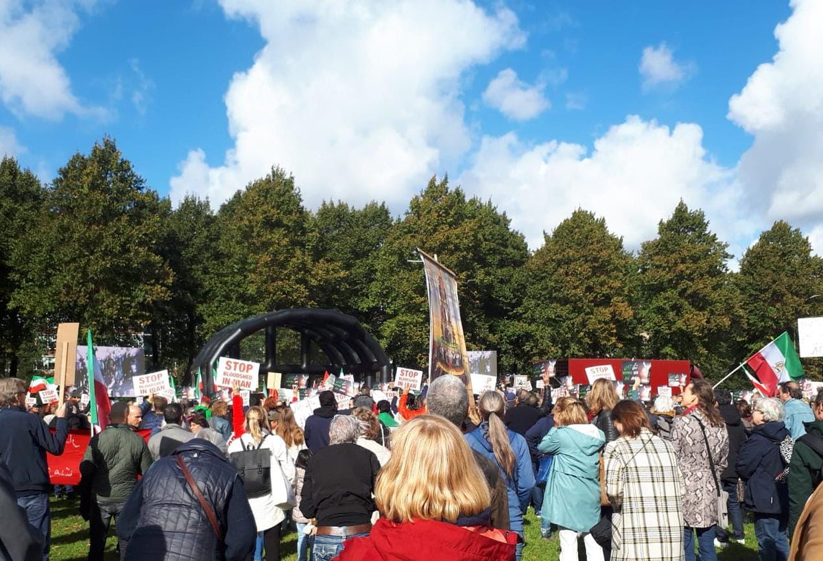 In solidariteit met de dappere jeugd in Iran. Vrouw, Leven, Vrijheid. Jin Jiyan Azadi.