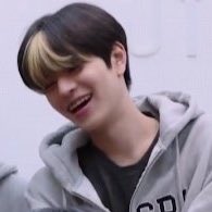 sseungjinz's tweet photo. WAIT HOLD TF UP https://t.co/2APhGj3UL3