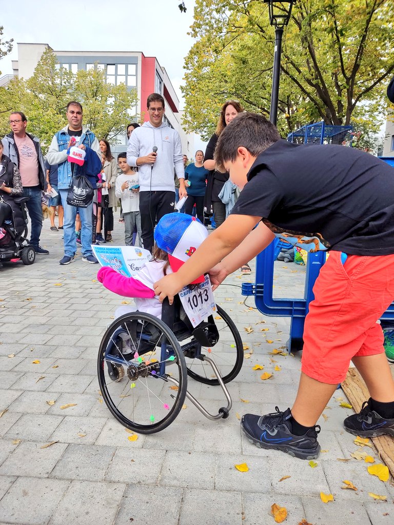 ratolinaemma's tweet image. Darrera de cada cursa hi ha una família empenyent per a tirar-la endavant.
I no ens avorrim de tantes curses pq ens omplen d'alegria, no només a nosaltres si no també a totes les persones q veniu a donar suport i a celebrar amb nosaltres 🥰
I ja callo que avui estic molt intensa