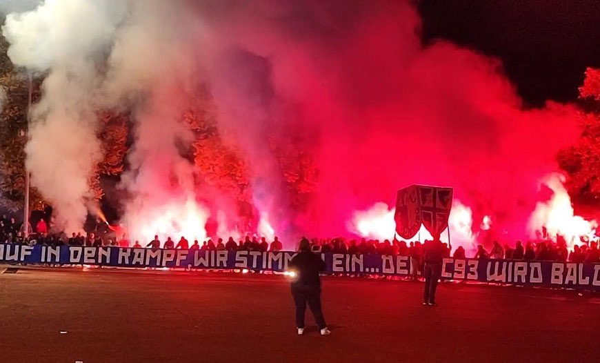 kurvenhelden's tweet photo. #CFCFCM 🔵⚪️ Die #FCM-Fanszene in #Coethen beim U23-Spiel anlässlich des anstehenden 30. Geburtstags des Fanclubs FC 93. #Magdeburg #fcmagdeburg #1fcm https://t.co/EdP0mA0KnB