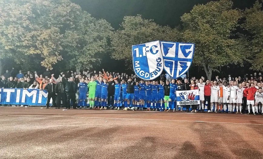 kurvenhelden's tweet photo. #CFCFCM 🔵⚪️ Die #FCM-Fanszene in #Coethen beim U23-Spiel anlässlich des anstehenden 30. Geburtstags des Fanclubs FC 93. #Magdeburg #fcmagdeburg #1fcm https://t.co/EdP0mA0KnB