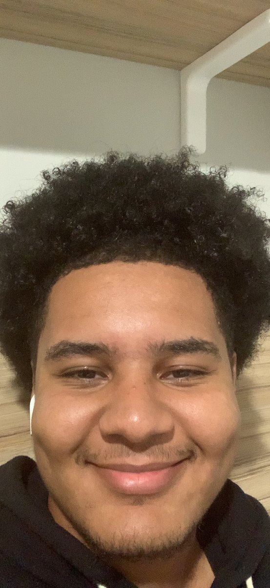 MandyDavis_work's tweet photo. How I’ve missed this young man! ❤️He #FaceTimed me with good news, he’s coming home for a few days next week and I literally cannot wait to see him/hug him. Think it will be the longest time we’ve ever been apart #MotherAndSon #UniLife #ItsOnlyBeen5Weeks #HalfAnEmptyNest https://t.co/nDh8pc4jQr