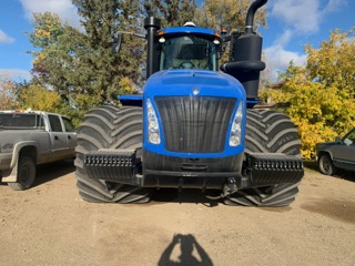 SiemensBernhard's tweet photo. Another set of #LSW1400 Ready to hit the field. @NHAgriculture @ScottSloan6164 @GoodyearFarm #harvest22 #gobigorgohome https://t.co/o6H2c5iDbv