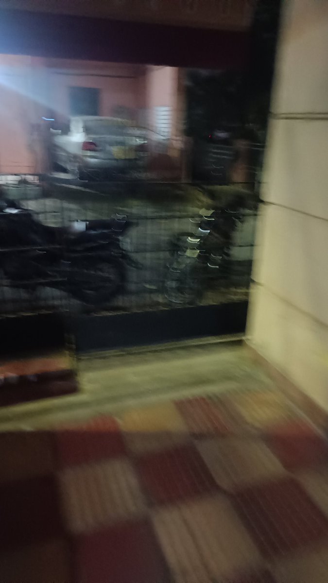 jeevkarikalan's tweet photo. @ChennaiTraffic Velachery bhuvaneshwari Nagar 1,2&amp;3 streets fully occupied by chennai silk's unauthorised parking throughout the street,during the weekends. No regularisation. Awful and distressed state for the local residents despite a bunch of complaints. Need 4 speedy action https://t.co/bPXXHKaQ3T