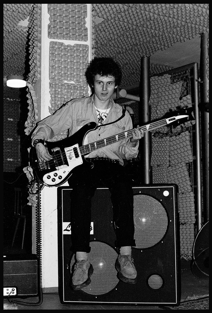 MickeRip's tweet photo. Found some more pictures from the early days of punk in Stockholm 1978. With my newly acquired Canon FTb I just had to document my friends. 1. Peter 2. Pelle 3. Emma &amp; Mikkel 4. Fred &amp; Bullis. #believeinfilm #istillshootfilm #analogphotography https://t.co/hVuw8jKcfd