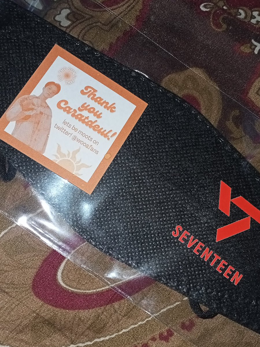 iw_td_'s tweet photo. Thank you po sa pa-mask, papa frame ko to emz 😭 @wooafans https://t.co/1jfQdl9bx4