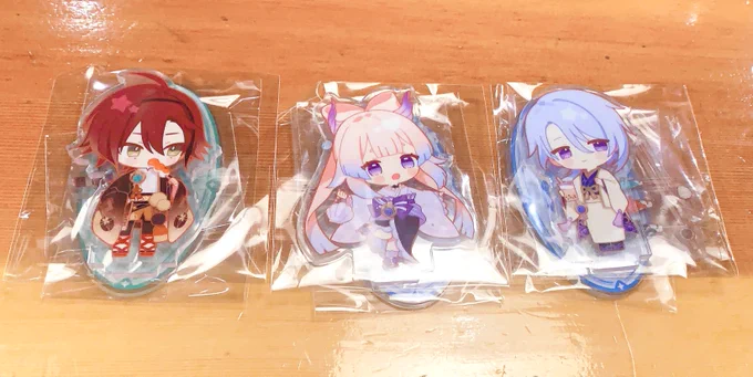 スイパラで買ったアクスタ3個開封したんだけど推し2人とお兄さまピンポイント抜きしてわーーー!!??ってなったひきつよ…!!!!!! 