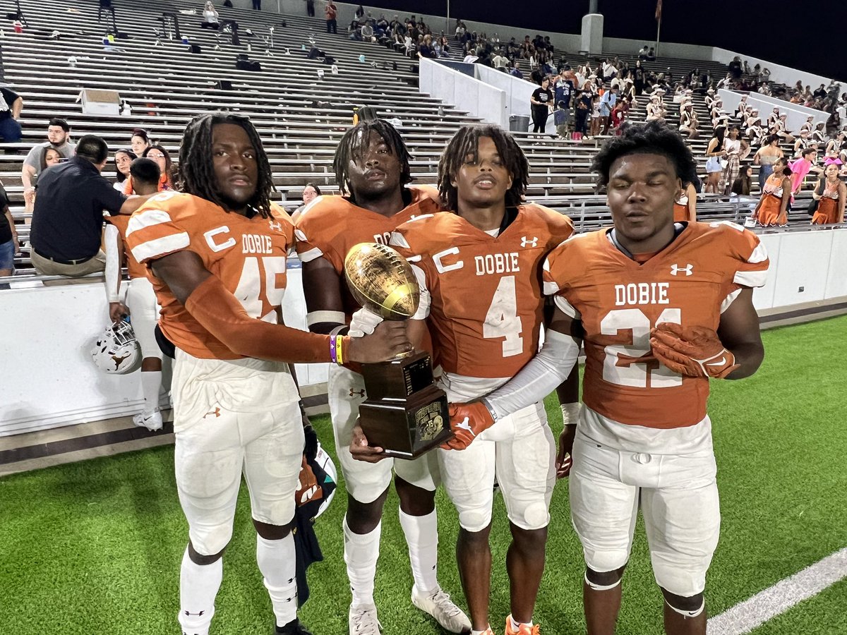 DobieLonghornFB's tweet photo. Class of 2023 wins their Fourth and Final Battle of the Beltway. @sack_attack45 @jalenbaldwin9 @yvngxjaayy https://t.co/GJPbic4GoQ