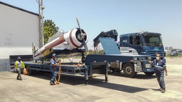 sentandoapua's tweet photo. REVOAR: Projeto busca restauração de lendário T-6 Texan da Esquadrilha da Fumaça - Aerofflap - https://t.co/5R030w4CPa
Quer saber mais? Veja a live no canal: https://t.co/3kNxA277ev
#historia #aviação #restauração #NAT6 #Texan #Revoar https://t.co/WNZwpwHBql