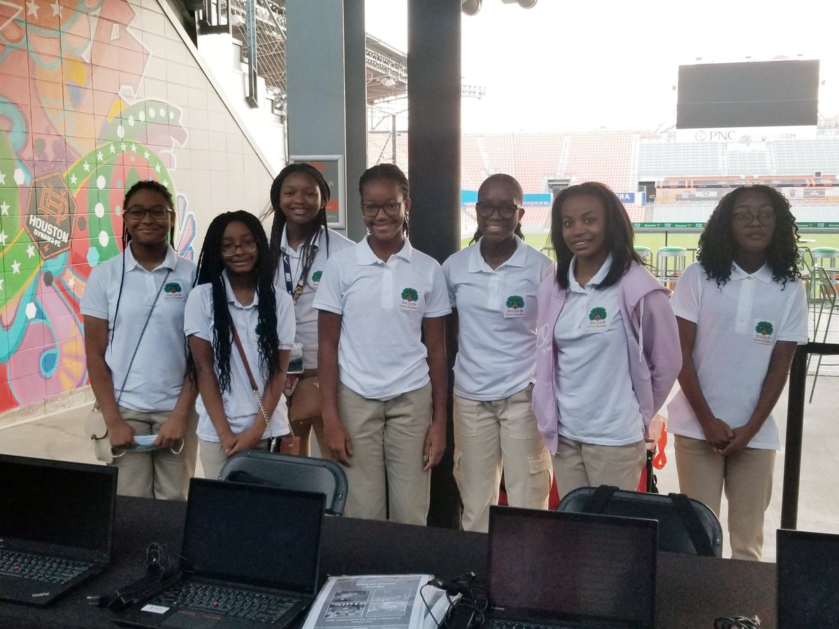 AkilaWash's tweet photo. Black Girls DO Engineer representing @ the "20th Annual Young Women Energized" Conference.
#BGDE
#STEMAmbassadors
#ExposureisKey🔑
#ExploreyourOpportunities🌍
#EndlessPossibilities🚀
@BGDECorp
@YWCPAHISD - Naila, 7th Grade https://t.co/vmUljPnJPS