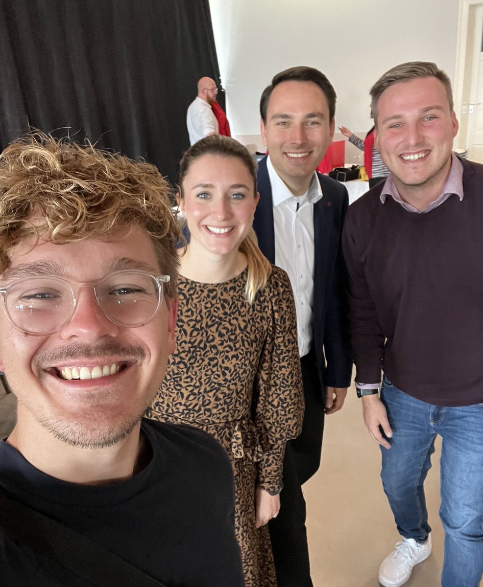 kliemarv's tweet photo. NiederbayernSPD in einem Bild: Die #SPD hier zeigt, wohin sie bei der Landtagswahl will: Nämlich nach vorne, in die Zukunft. Wir als junge Landtagskandidat*innen in Straubing, Kelheim, Rottal-Inn &amp; Passau arbeiten für 1 progressives (Nieder-)#Bayern für ALLE!

Wird ein Traum! 🔥 https://t.co/MVivJ9Zgwv