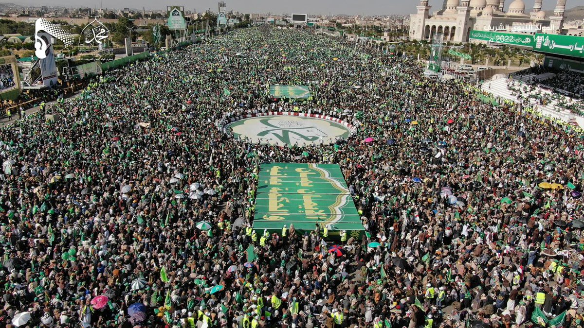 ياشعب اليمن والحكمه وشعب انظال 
نصرتو احمد في لعشر اسنين اطوال
منبعد ماظاق من مكه وشد ارحال
كنتو له الاهل والانصار وقوه ومال
في فتح مكه وخيبر يارجال ارجال
رابع عشرقرن ونته يليمن في نزال 
معا يهودي ونصراني وقوم ارمال
جهادنا دايمن طاعه لرب الجلال
في مولدك يارسول الله نسوي احتفال