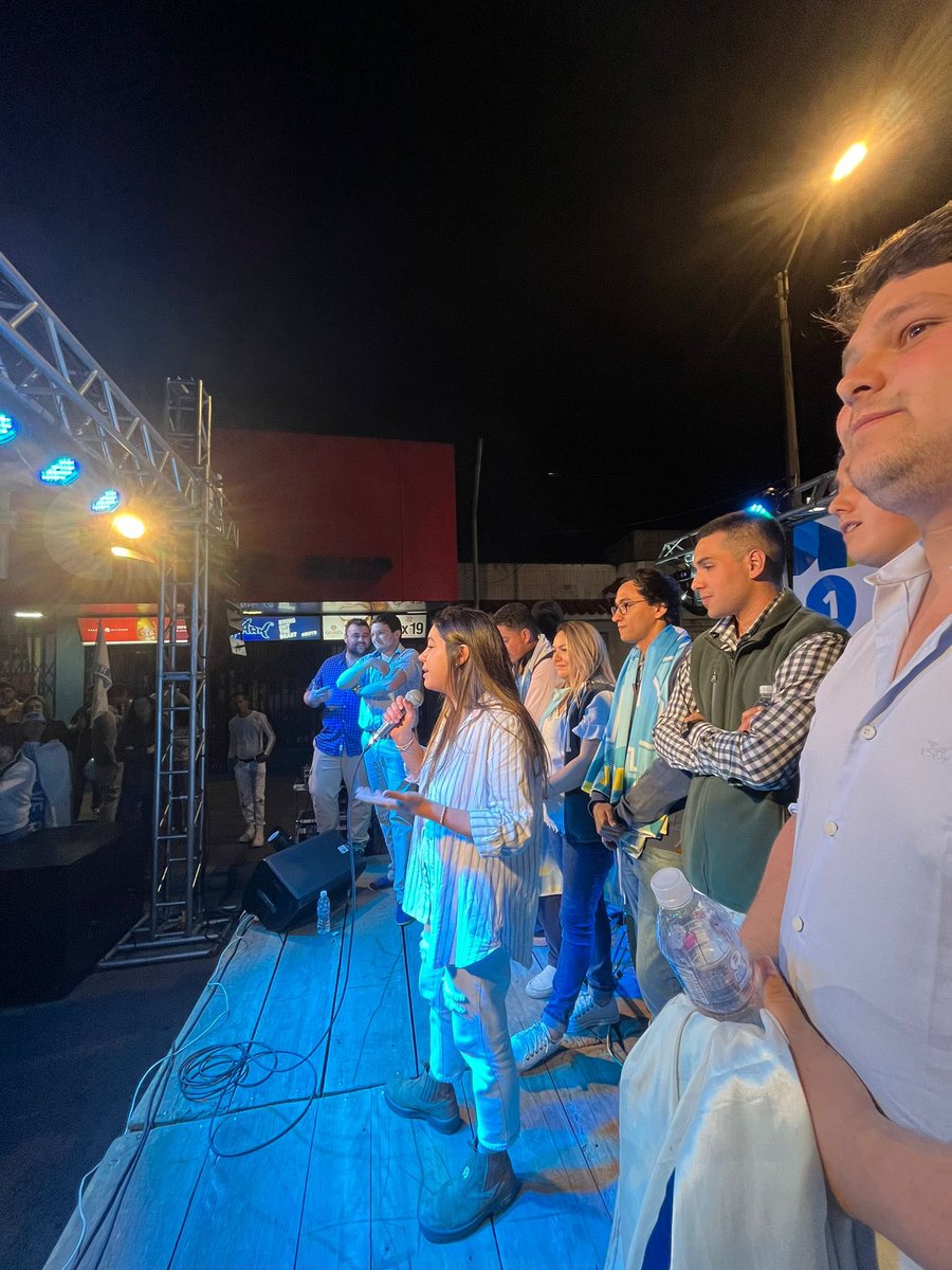 rominagonzalop5's tweet photo. #AhoraLosJóvenes 

Seguimos trabajando en Rivera de cara al 29 🗳️ Muchos jóvenes eligiendo hacer. 

Hay PRESENTE y mucho más futuro 💪 @PNACIONAL @PNacionalJoven https://t.co/4Pv84rCGiW
