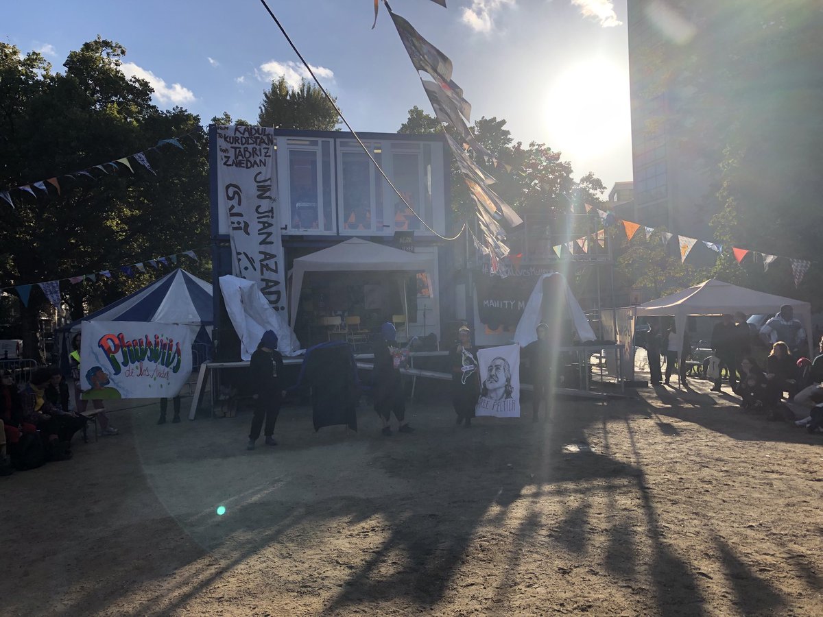 Oplatz's tweet photo. Gedenken an die politischen Gefangenen Leonard #Peltier und #MumiaAbuJamal und all die Inhaftierten des Kolonialismus! #Oplatz #Oplatzwird10 #refugees #refugeemovement #Berlin https://t.co/A4vgQmIQUz