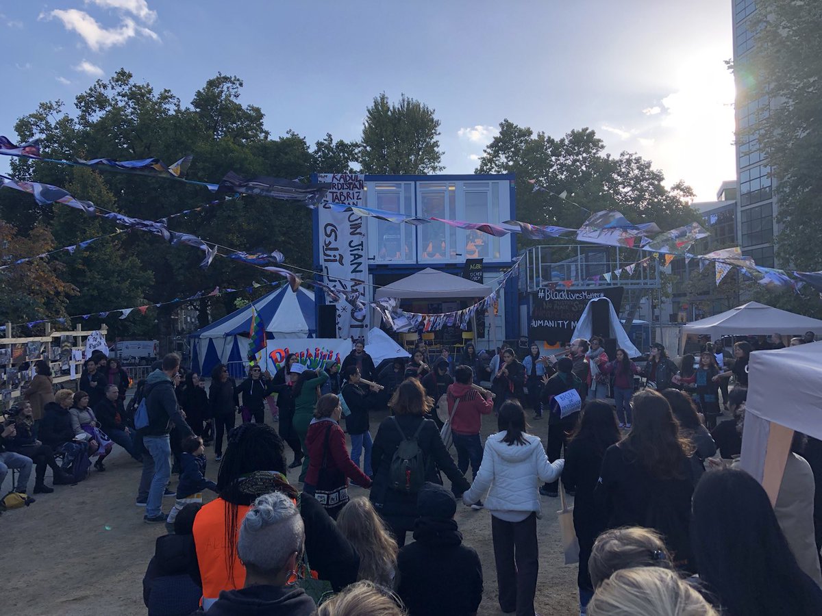 Oplatz's tweet photo. Gedenken an die politischen Gefangenen Leonard #Peltier und #MumiaAbuJamal und all die Inhaftierten des Kolonialismus! #Oplatz #Oplatzwird10 #refugees #refugeemovement #Berlin https://t.co/A4vgQmIQUz