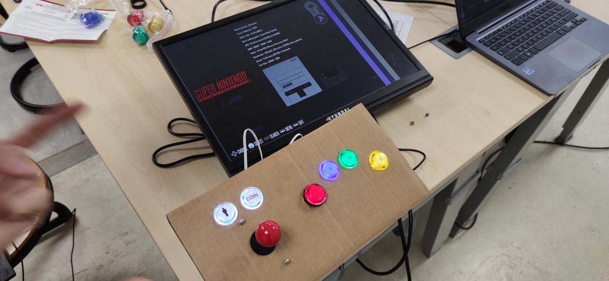MakerSpaceULSA's tweet photo. L'association @UniMakersAmiens a également pu avancer sur deux de ses projets :
- Un bartop Arcade sous @recalbox et modélisé sous @FreeCADNews 
- Le robot pour la @CoupeRobotique 2023 https://t.co/iq18zVvmOH