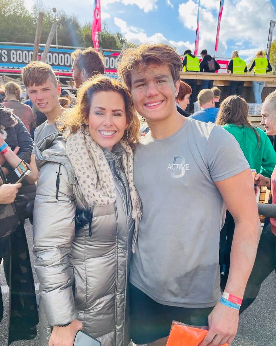 TamaraTol's tweet photo. Aan het kijken bij onze zoon Tim die met een ploegje meedeed aan de Vikingrun van 19 kilometer. 💪🥇
Super leuk georganiseerd👍 en een hele happening om hier aan mee te doen. 
#vikingrun https://t.co/ItOLWLGMHV
