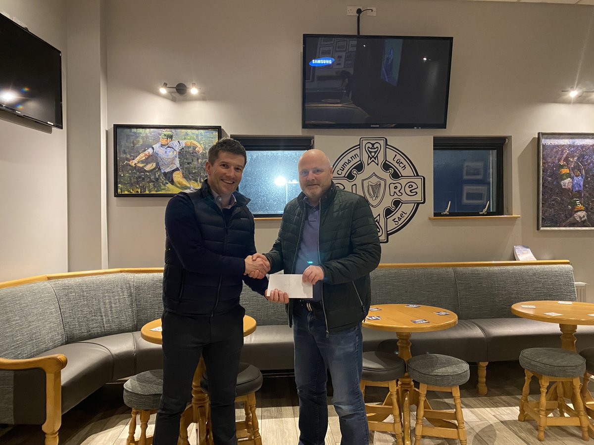 lucansarspro's tweet photo. Just another night at the hometown football game, Darragh Doherty, OSS presented our Chairman with a generous donation.Looking back OSS gave an opportunity for our younger members to gain work experience at the Garth Brooks gig, some of gods greatest gifts are unanswered prayers! https://t.co/iNAsofxbC2
