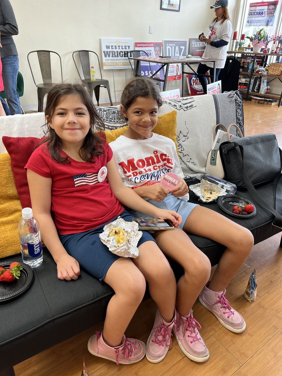 The people in #SouthTexas will have bold and courageous leaders in the halls of Congress @MayraFlores2022 @monica4congress Amazing morning at the RNC Center with volunteers who gave up their Saturday to block walk and phone bank. THIS IS HOW WE WIN!#Tx34 #Tx15 #LeadRight 🇺🇸🐘