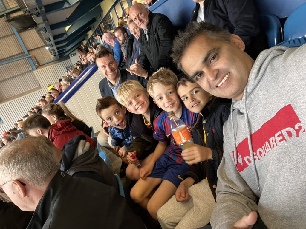 Celebrating Jamie’s 9th Birthday cheering on the Owls! 💙🤍 #SHWCHE <a href="/citytaxis_/">City Taxis</a>