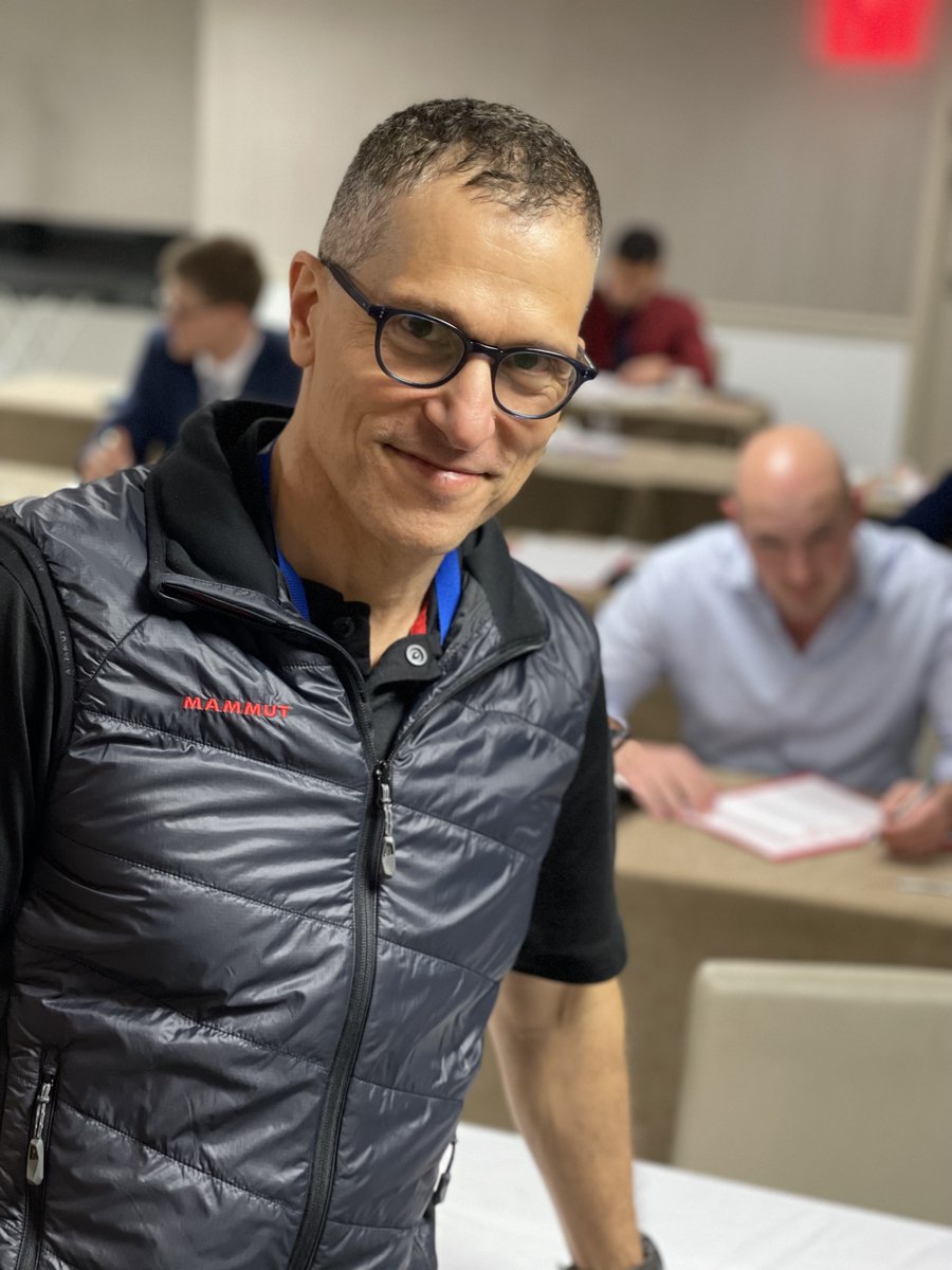julianguitron's tweet photo. President-elect @doraid_jarrar leading the #medicalstudent workshop at @ECTSS_CTsurg annual meeting in Miami #ectss2022 https://t.co/RCvMrbSmQS