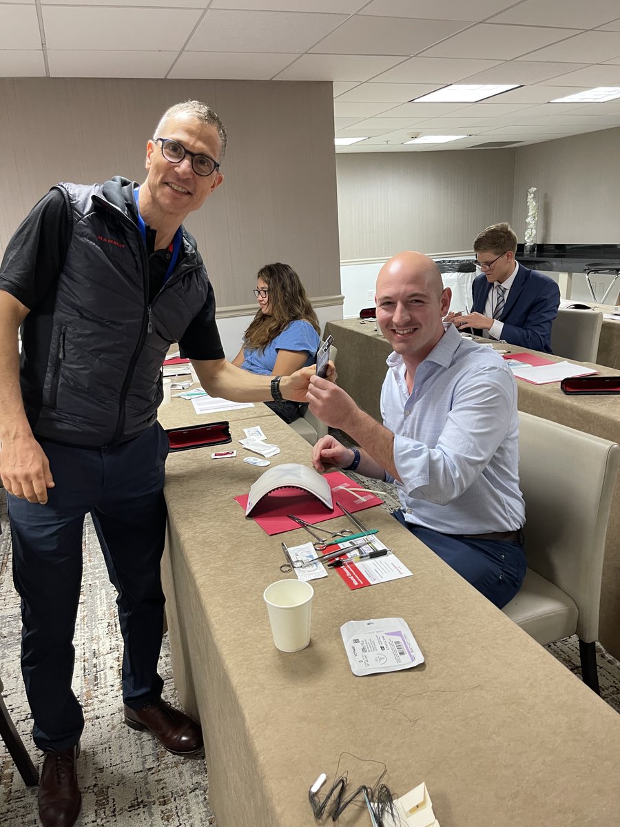 julianguitron's tweet photo. President-elect @doraid_jarrar leading the #medicalstudent workshop at @ECTSS_CTsurg annual meeting in Miami #ectss2022 https://t.co/RCvMrbSmQS