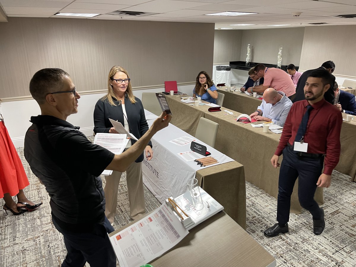 julianguitron's tweet photo. President-elect @doraid_jarrar leading the #medicalstudent workshop at @ECTSS_CTsurg annual meeting in Miami #ectss2022 https://t.co/RCvMrbSmQS